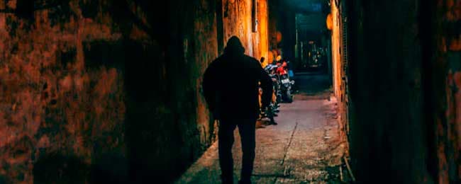 El loco del callejón